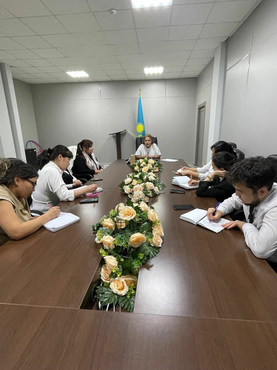 2025 жылдың 17 қазанында Әділет департаментінің қызметкерлерімен ««Азаматтарға арналған үкімет» мемлекеттік корпорациясы» коммерциялық емес АҚ Ақтөбе облысы бойынша филиалының қалалық және аудандық бөлімдерінің қызметкерлеріне арнайы оқыту семинары өткізілді.