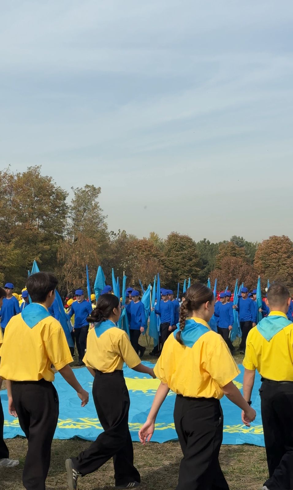 Алматы қаласы Бостандық ауданының 1000-нан астам оқушысы Республика күнімен қазақстандықтарды креативті түрде құттықтады!