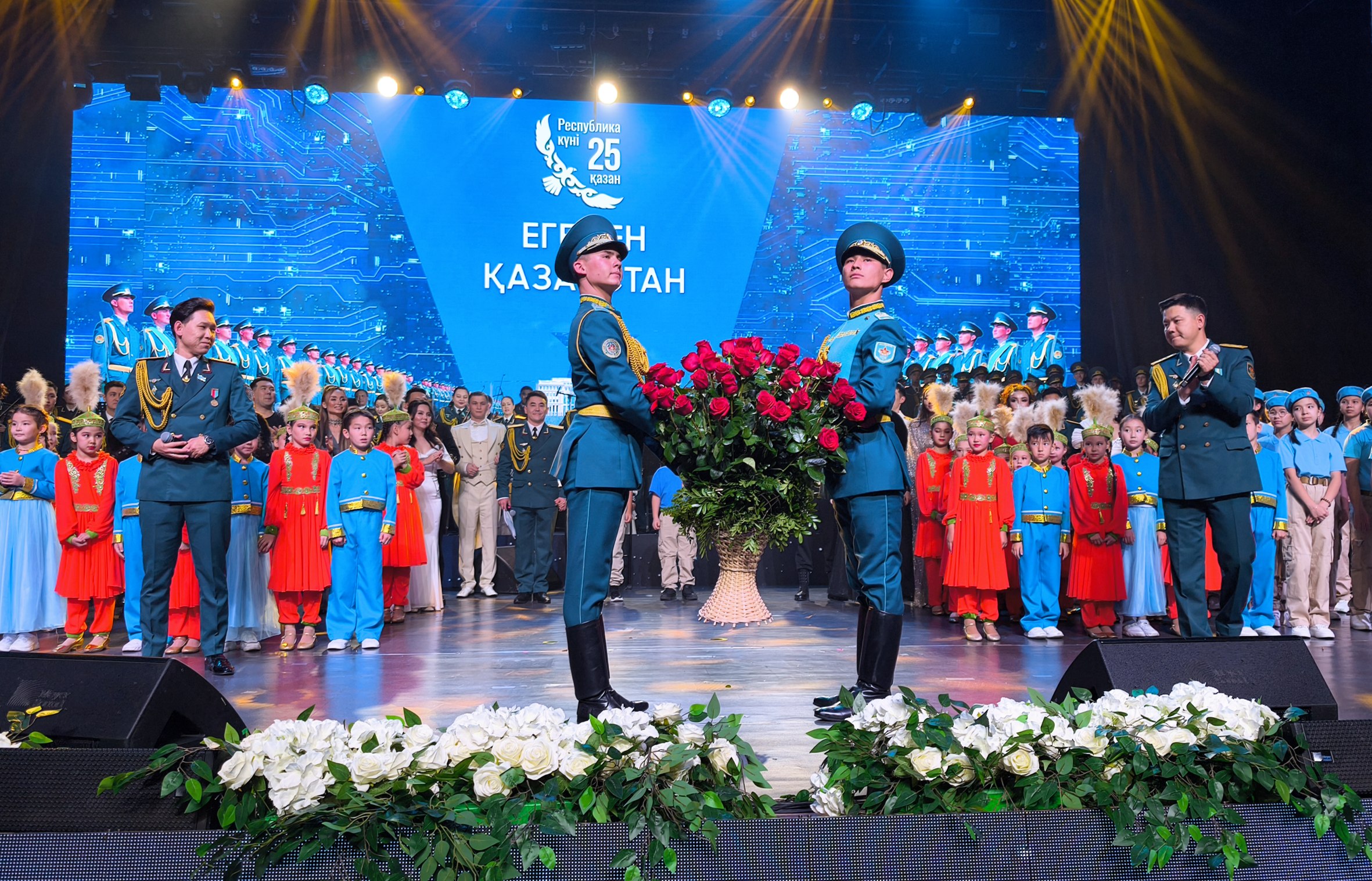 Сахнада жасанды интеллект: Қорғаныс министрлігі Республика күніне арналған бірегей концерт өткізді