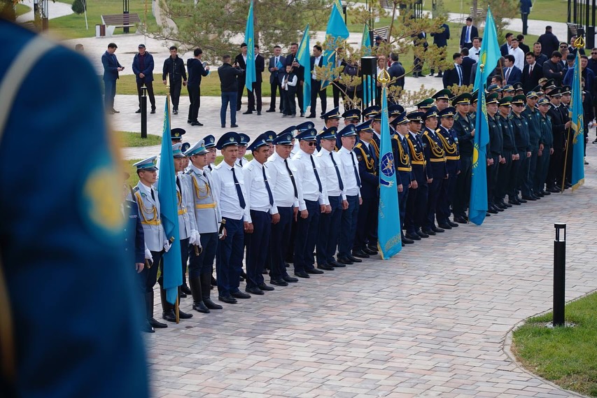 ТҮРКІСТАНДА РЕСПУБЛИКА КҮНІНЕ ОРАЙ МЕМЛЕКЕТТІК ТУДЫ КӨТЕРУ РӘСІМІ ӨТТІ