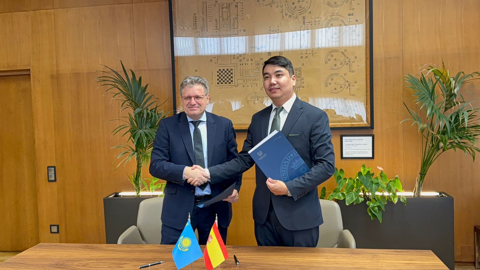 ХБК МЕН МАДРИД ПОЛИТЕХНИКАЛЫҚ УНИВЕРСИТЕТІ МЕМОРАНДУМҒА ҚОЛ ҚОЙДЫ