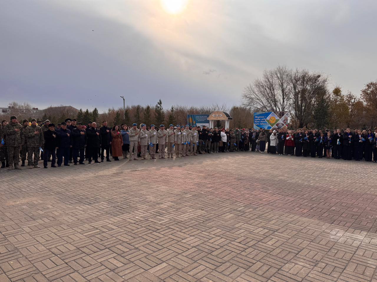 25 қазан күні, ұлттық мереке – Республика күніне орай Державинск қаласының орталық алаңында Мемлекеттік Туды көтеру және Мемлекеттік Гимнді орындау салтанатты рәсімі өтті.