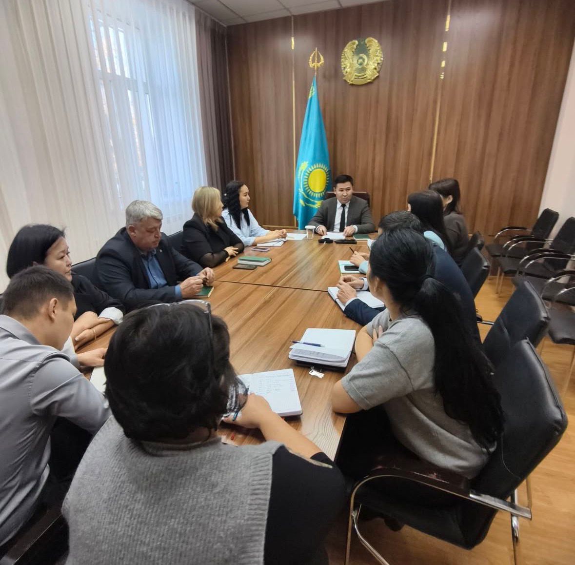 Курчатов қаласының әдеп жөніндегі уәкілі мемлекеттік қызметшілермен кездесу өткізді