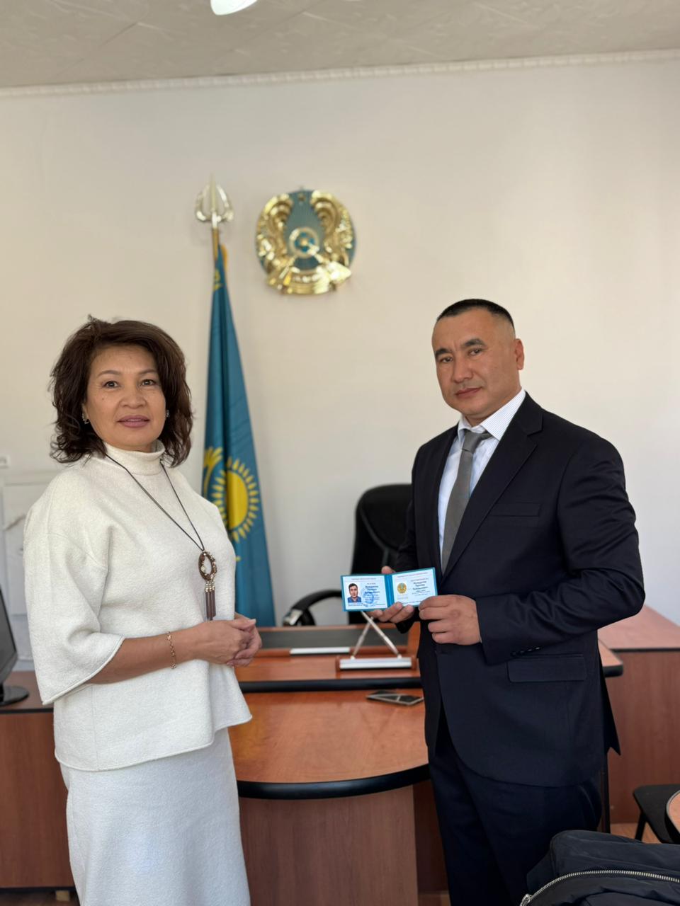 Сайланған әкімге куәлік тапсыру