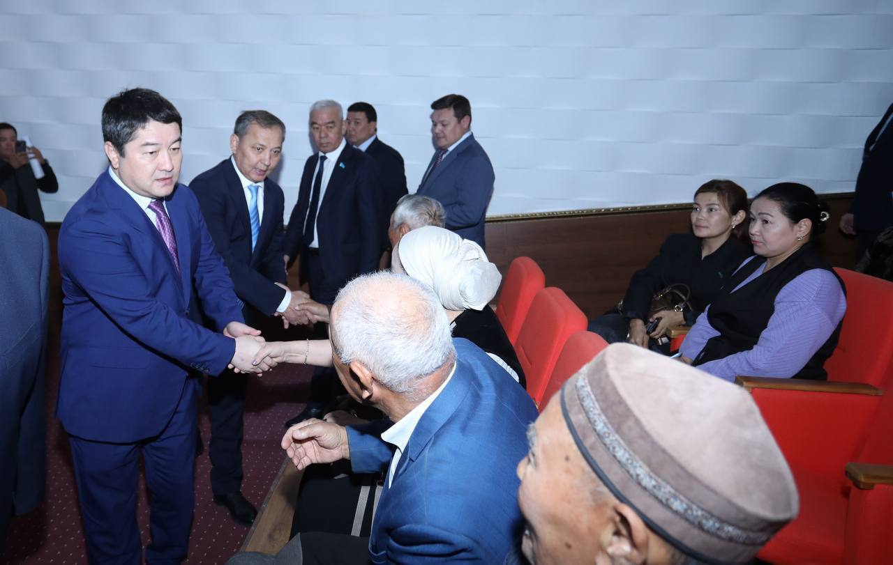 Нұрдәулет Қилыбай Маңғыстау ауданының тұрғындарымен кездесті