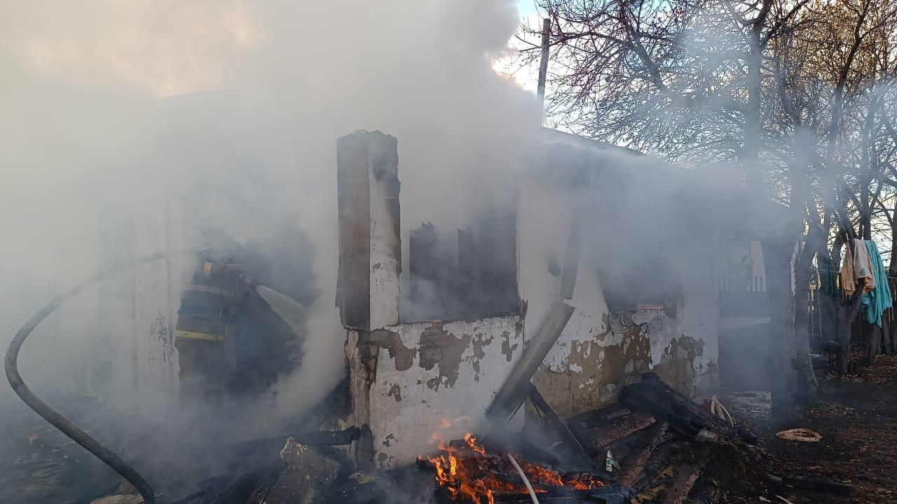 Ақмола облысында әке мен бала өрт кезінде үш баланы құтқарып қалды