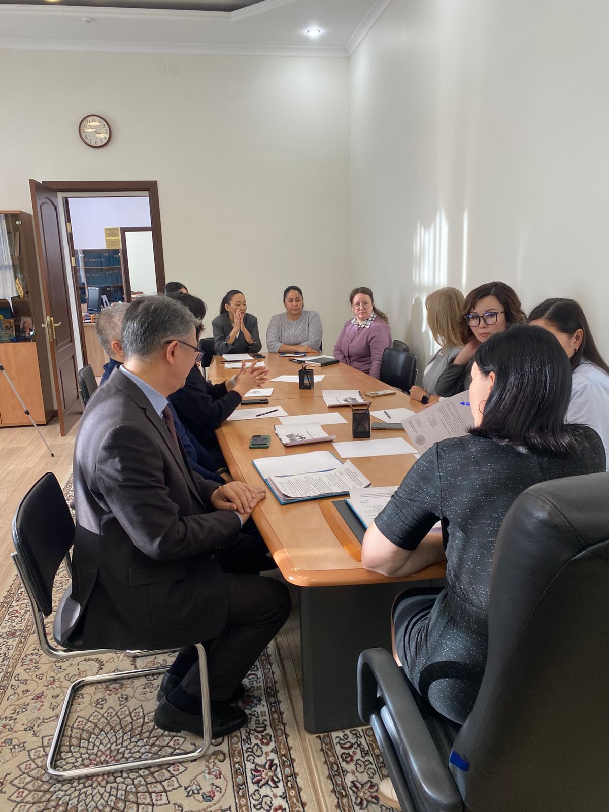 Бүгін, 2025 жылғы 21 қазанда Костенюк Надежданың төрайымдылығымен Қостанай қалалық мәслихатының әлеуметтік мәселелер, отбасылық-демографиялық саясат және қоғамдық бірлестіктермен байланыс жөніндегі тұрақты комиссиясының отырысы өтті.