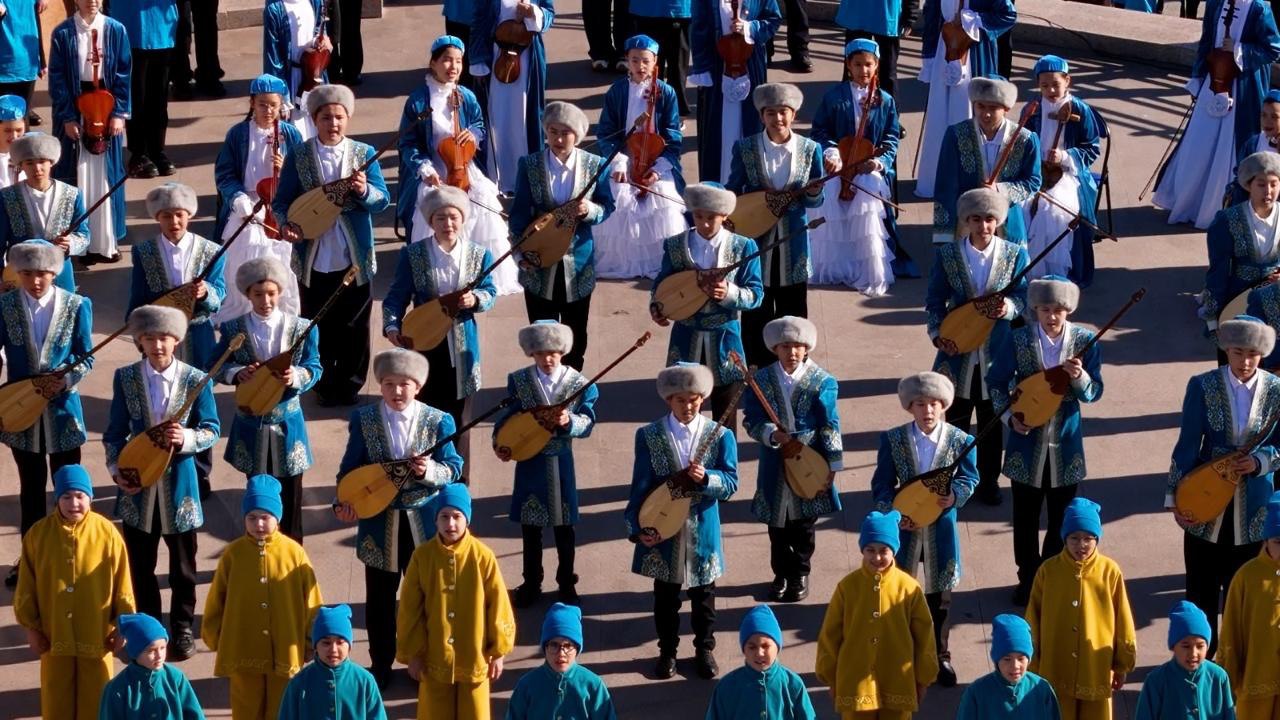 Астанада республика күніне орай 1500-ден астам оқушы «Атамекен» әнін орындады