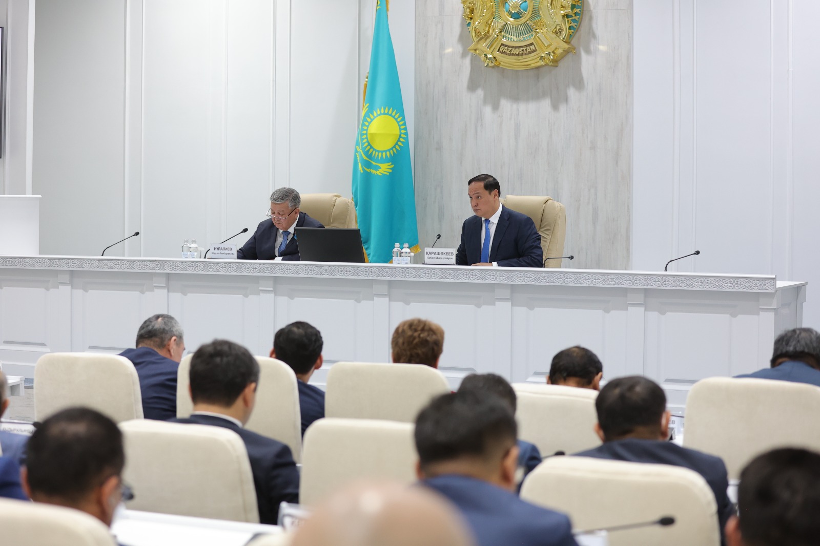 Ербол Қарашөкеев облыстық мәслихаттың кезектен тыс сессиясына қатысты