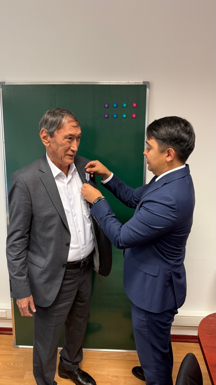 Ардагер сушы «Еңбек ардагері» медалімен марапатталды