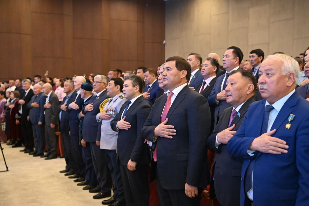 РЕСПУБЛИКА КҮНІНЕ АРНАЛҒАН МЕРЕКЕЛІК САЛТАНАТТЫ ШАРА ӨТТІ