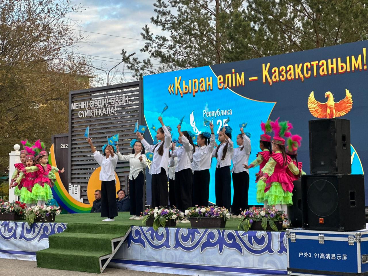 Алға ауданында Республика күніне орай салтанатты шара өтті