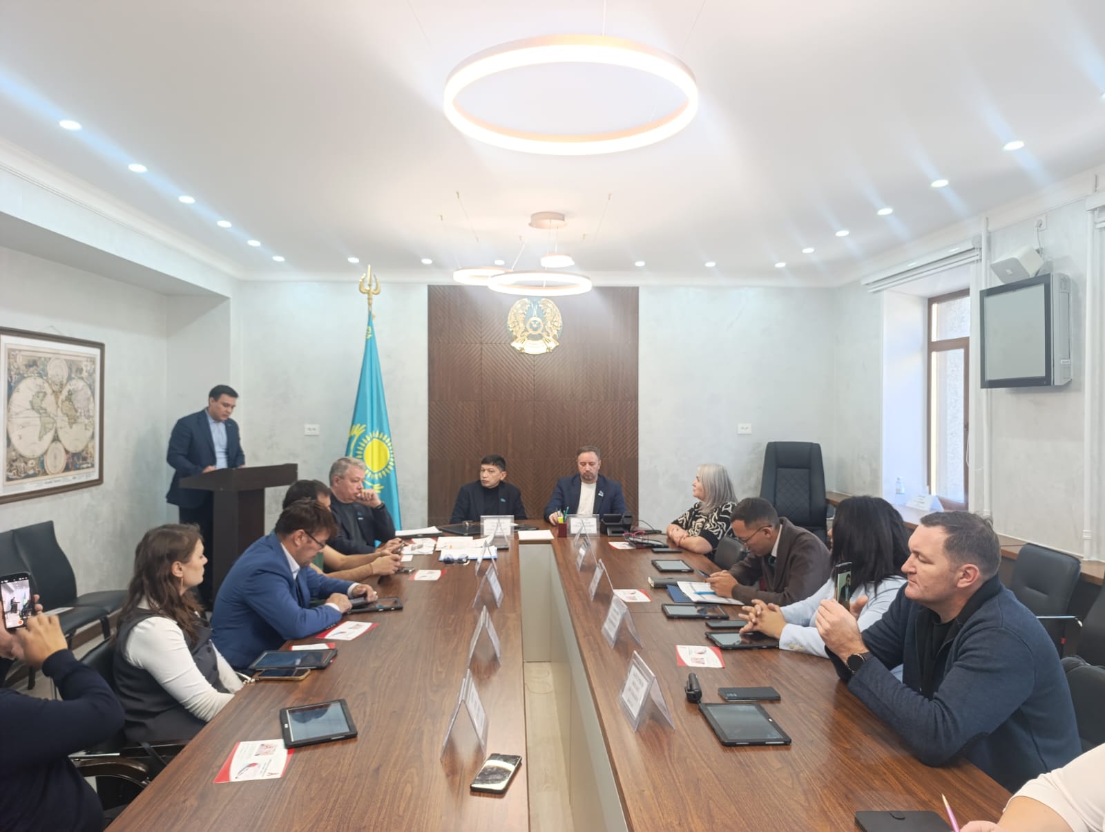 Өскемен қалалық мәслихатында Өскемен қаласында тасымалдаушыларды субсидиялау тәртібін қарау бойынша қалалық мәслихаттың тұрақты комиссияларының бірлескен отырысы өтті.