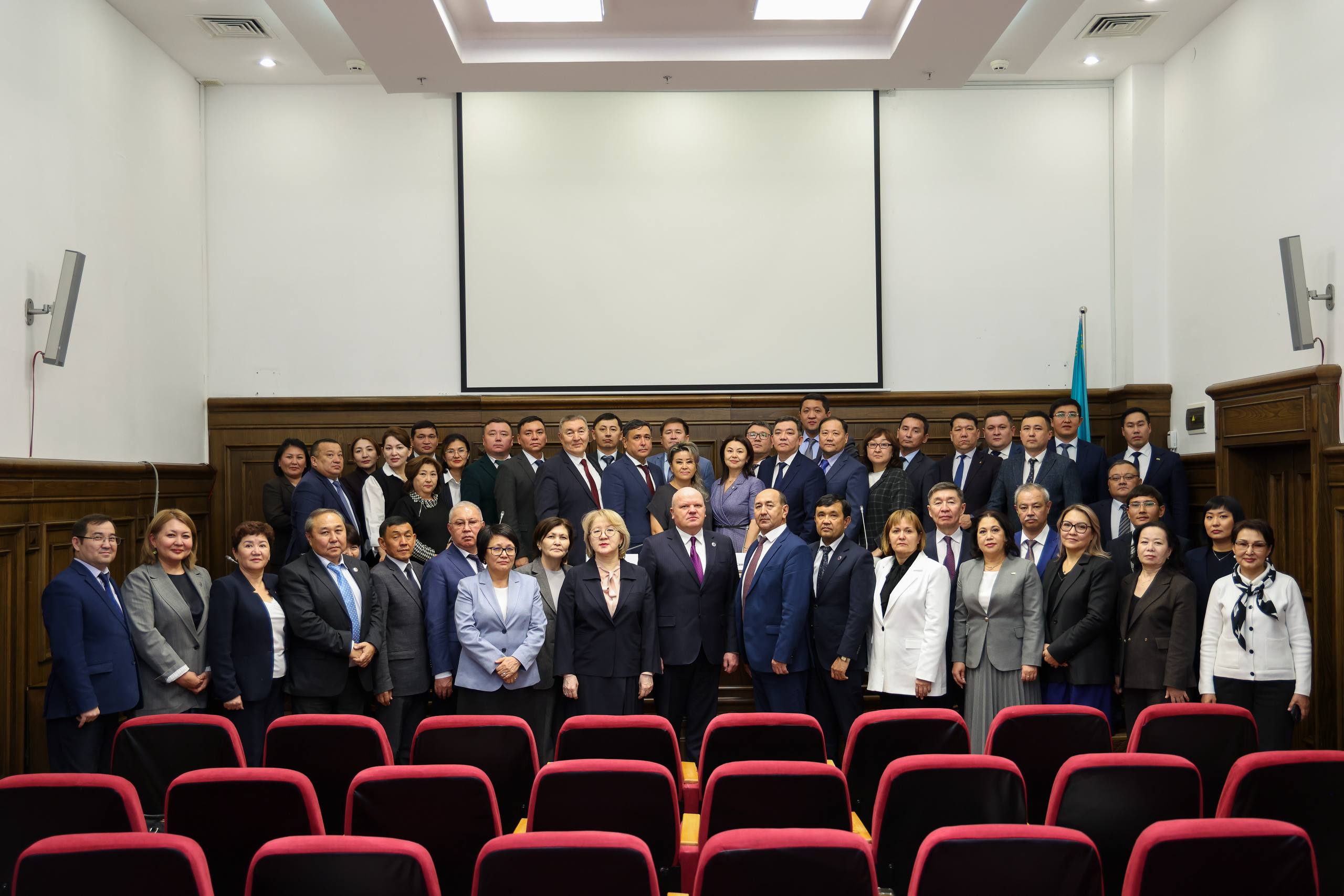 Қазақстан Республикасы Жоғары Сот Кеңесі жанындағы Сот төрелігі академиясында алғаш рет еліміздің барлық өңірлерінен келген аудандық соттардың төрағаларына арналған қайта даярлау курстары өткізілді