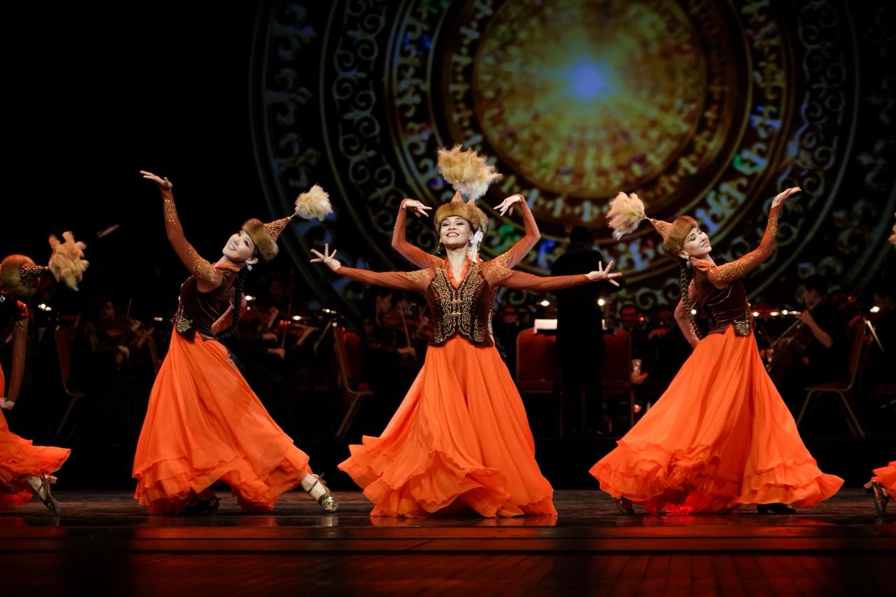 Мерекелік «Мәңгі ел» концерті: «Қарлығаш» және «Құрбылар» хореографиялық қойылымының тұсаукесері өтті