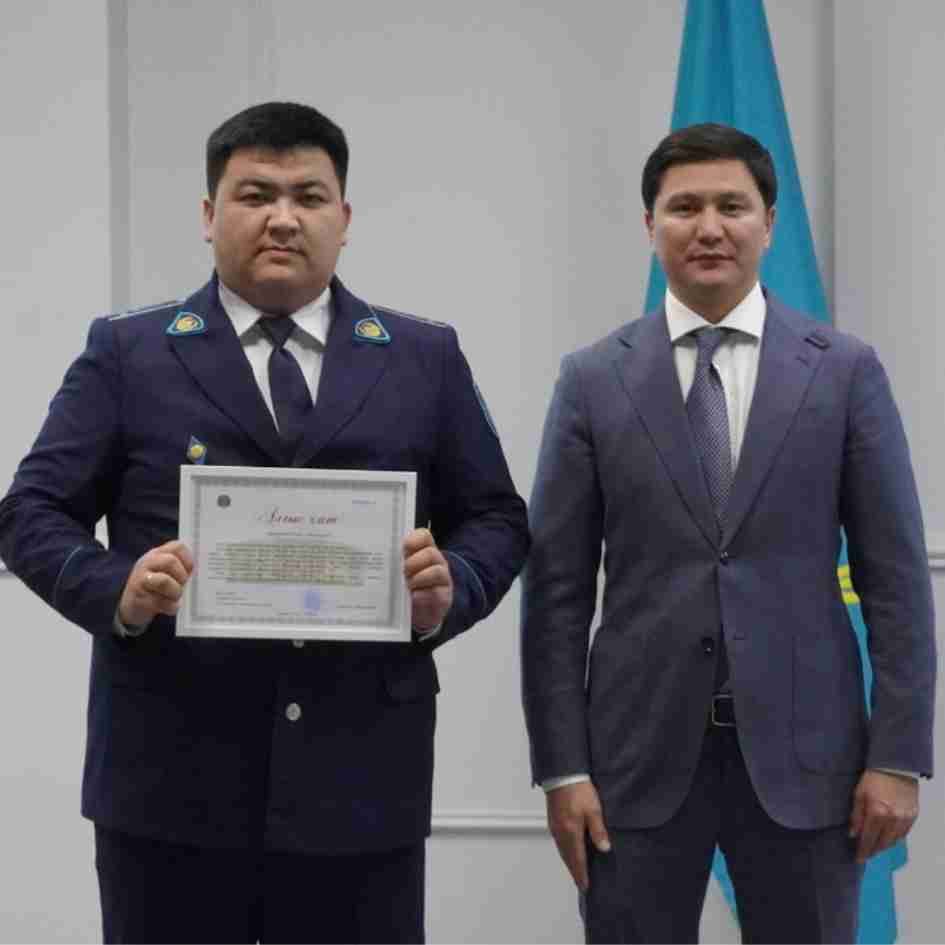 Республика күніне орай аудан әкімі құқық қорғау органдарының қызметкерлеріне алғысын білдірді