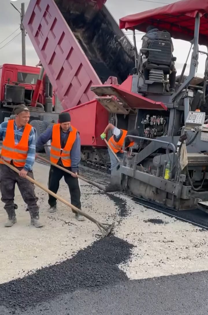 Рахат ауылындағы Ынтымақ көшесінің бойындағы жол жөндеу