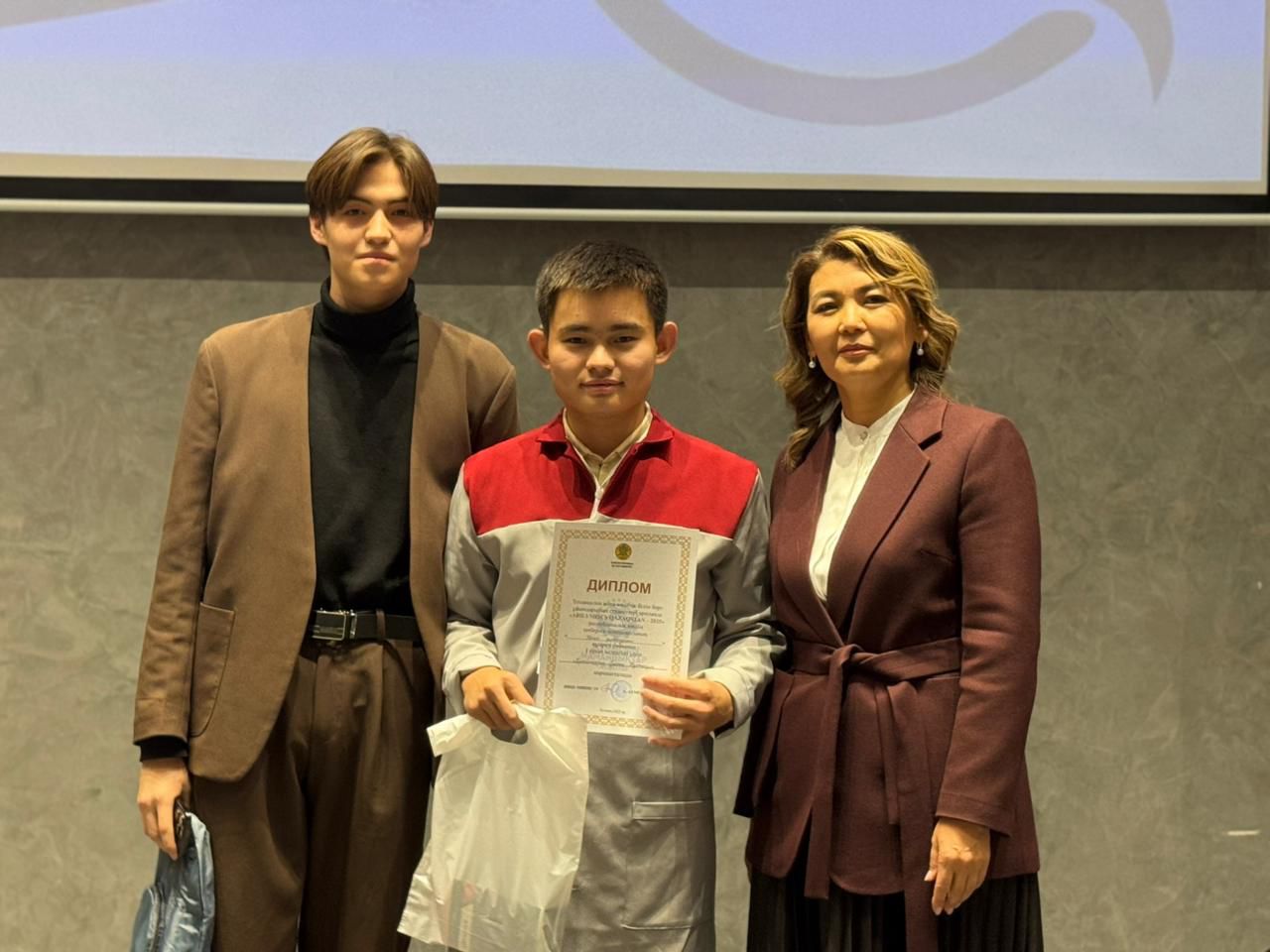 Астанада ерекше білім беруді қажет ететін жастарға арналған республикалық «Abilympics-2025» чемпионаты өтті – деп хабарлайды Оқу-ағарту министрлігінің баспасөз қызметі