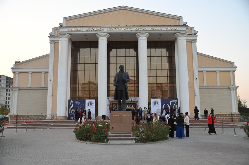 ШАНИН ТЕАТРЫ 97-МАУСЫМЫН “МӨЛДІР МАХАББАТПЕН” АШТЫ