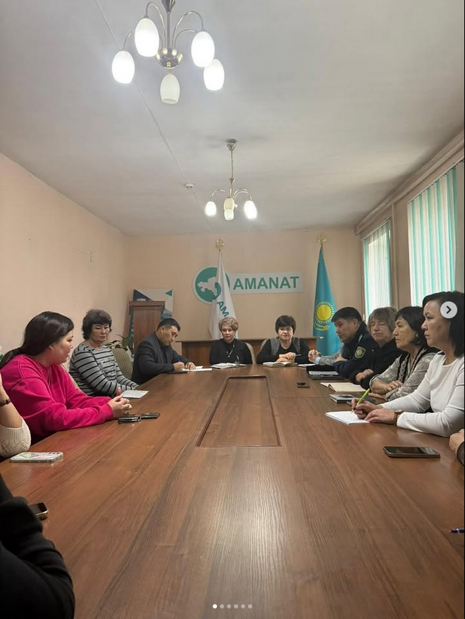 Мәжілісқа аудандық мәслихаттың төрағасы Л.А. Гречушникова және аудан әкімінің орынбасары Т.Н. Мысылымова қатысып, ауданның дамуы, инфрақұрылымды жақсарту және кәсіпкерлерді қолдау мәселелері талқыланды.