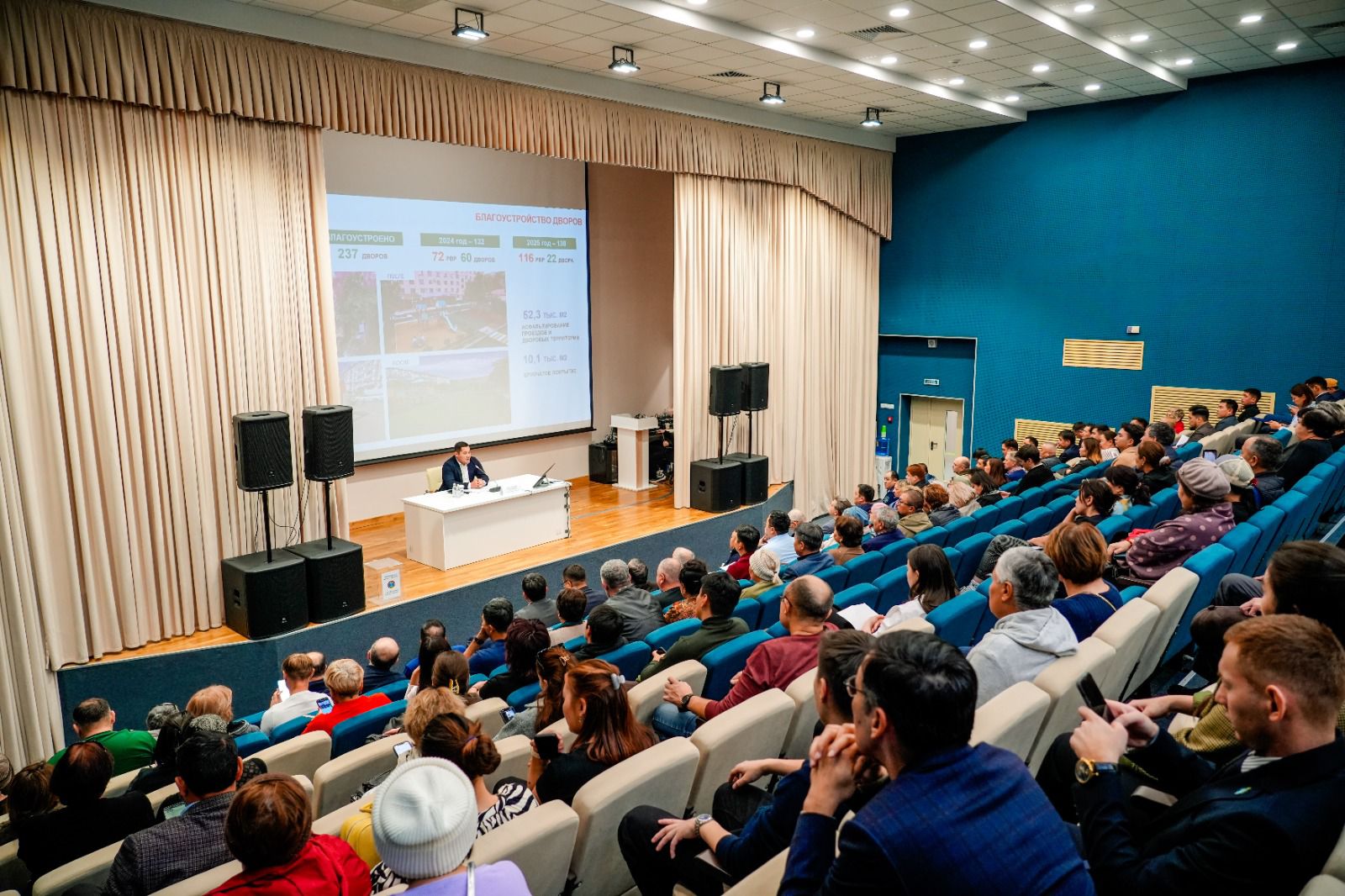 АСТАНА ҚАЛАСЫ «БАЙҚОҢЫР» АУДАНЫНЫҢ ӘКІМІ ТАЛҒАТ РАХМАНБЕРДІ АУДАН ТҰРҒЫНДАРЫМЕН ЕСЕПТІК КЕЗДЕСУ ӨТКІЗДІ