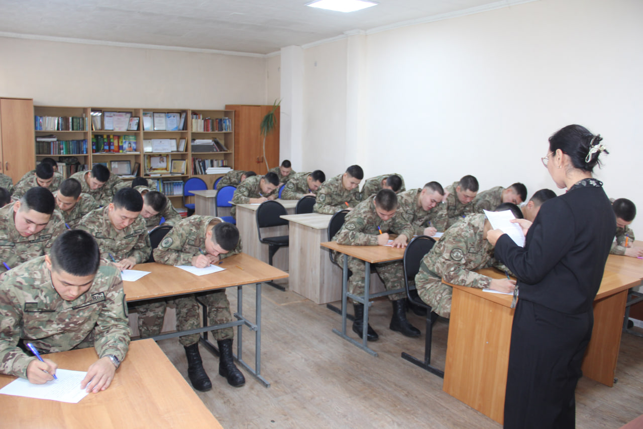 Ұландықтар үлгі көрсетуде: күш құрылымдар арасында алғаш болып “Ұлттық диктант” жобасына қатысты