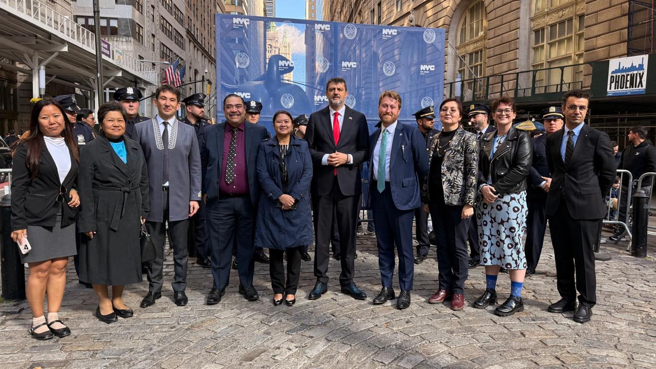 Нью-Йорк қаласында Республика күніне орай Қазақстан Республикасының Мемлекеттік туы көтеріліп, қала Мэрінің ресми прокламациясы табысталды