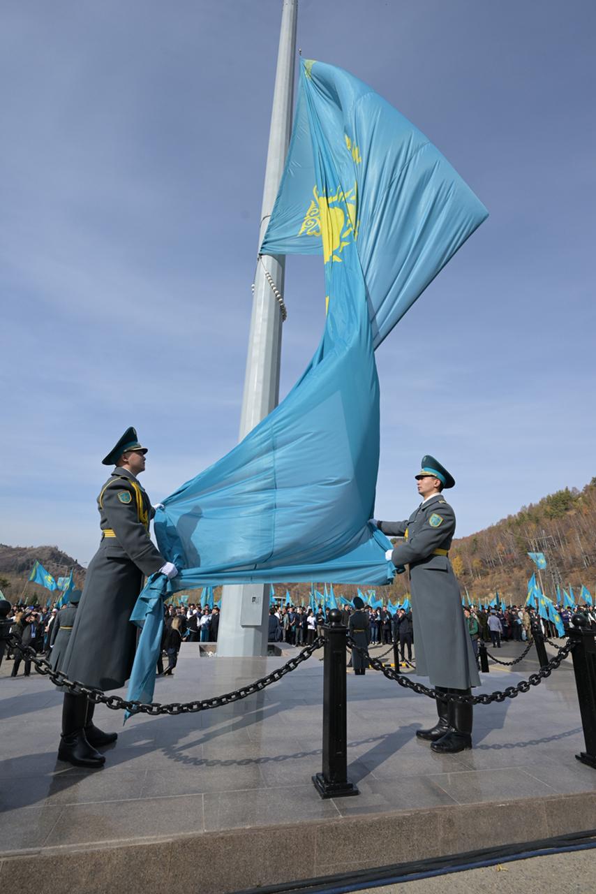 Өнер, білім және ғылым қайраткерлері қазақстандықтарды Республика күнімен құттықтады