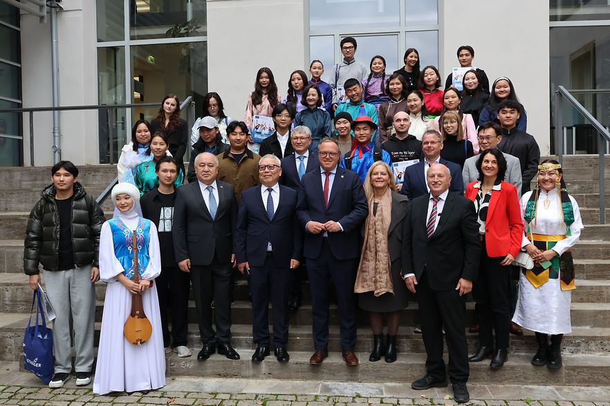 Эрфурт қаласындағы Сауда-өнеркәсіп палатасында (IHK Erfurt) өткен «Willkommens-Tag für ausländische Auszubildende» атты іс-шараға қатысты