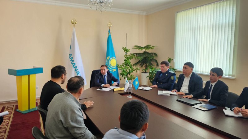 Целиноград ауданының прокуратурасы жергілікті атқарушы органдармен бірлесіп «AMANAT» партиясы филиалында азаматтарды қабылдады