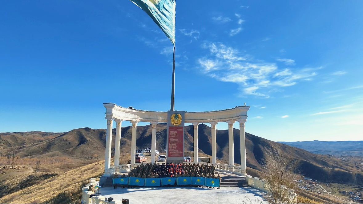 Hеспубликa күні құтқарушылар «Қазақстан» тауында шара өткізді