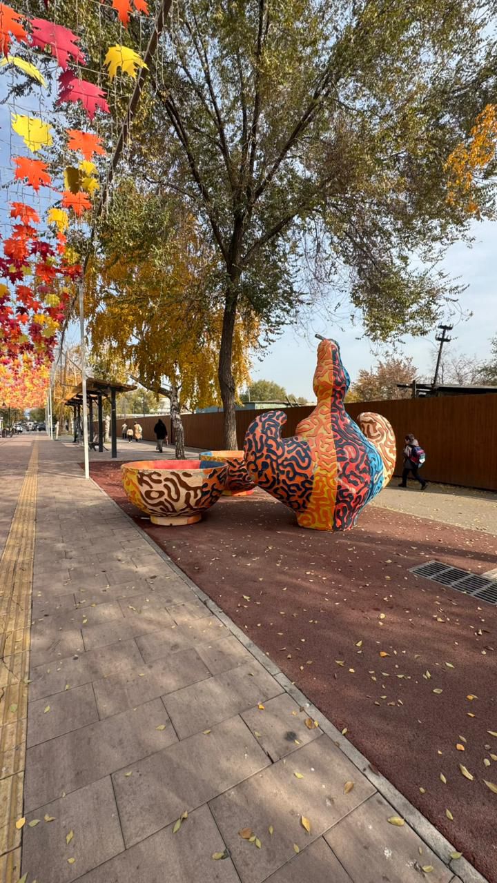 Алматыда Республика күніне орай Жетісу ауданындағы екі жүргіншілер аймағы көркейтілді