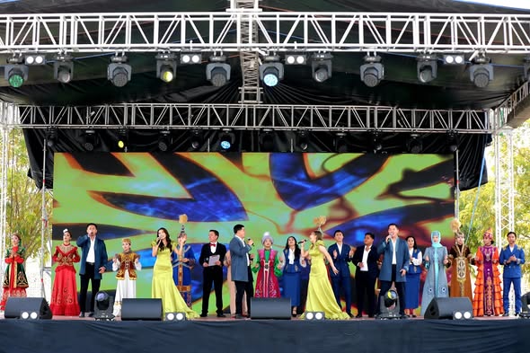 РЕСПУБЛИКА КҮНІ МЕН ҚАЛА КҮНІНЕ АРНАЛҒАН МЕРЕКЕЛІК КОНЦЕРТ ӨТТІ