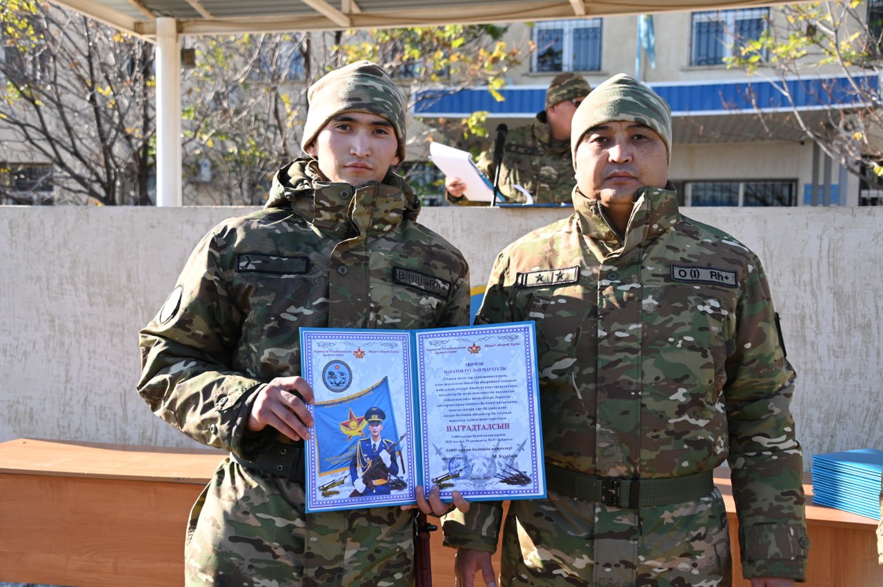 Ақтау гарнизонының 200-ден аса сарбазы Жауынгерлік тумен қоштасты