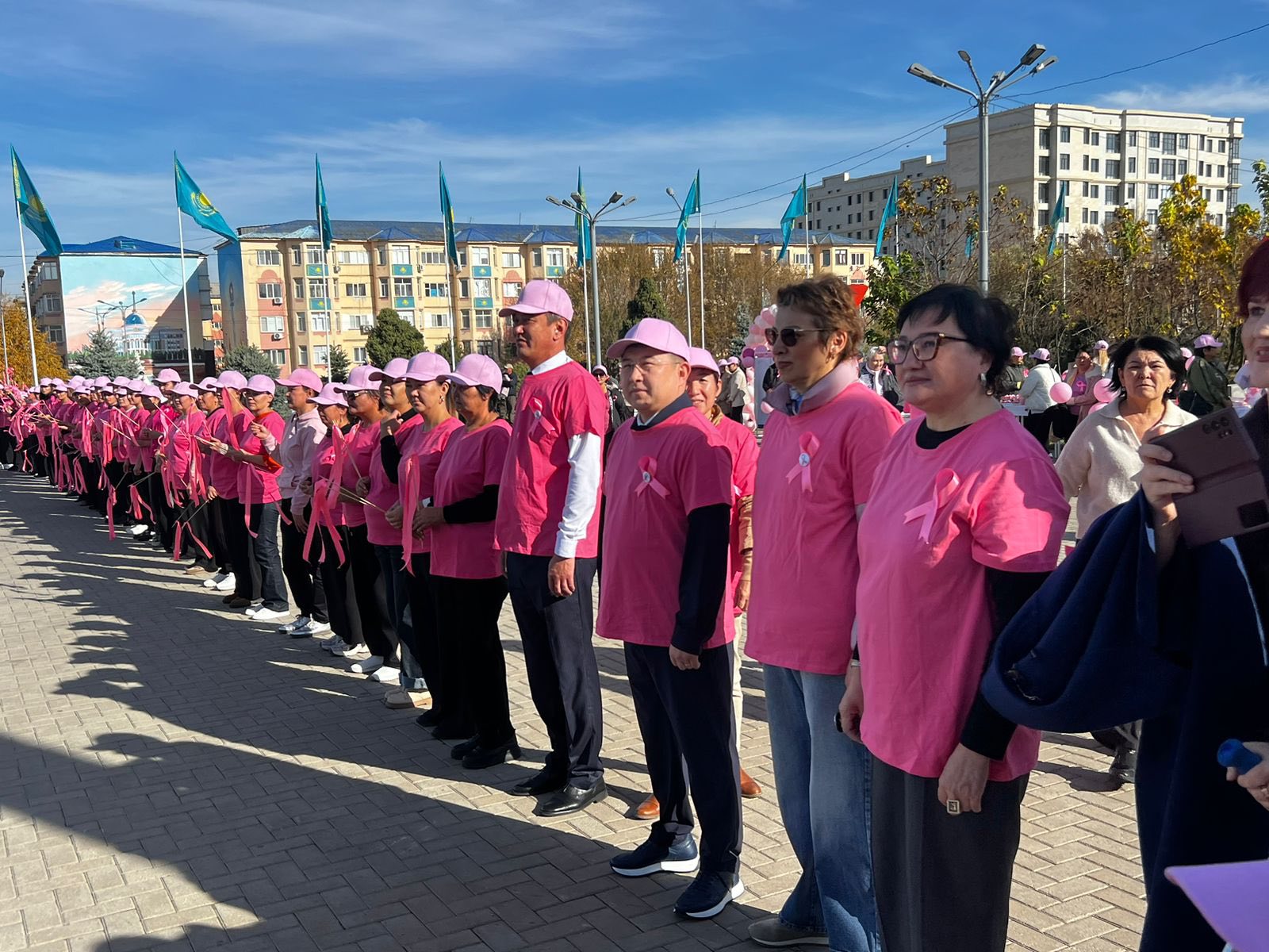 Таразда «Қызғылт қазан» атты кең ауқымды қайырымдылық акциясы өтті