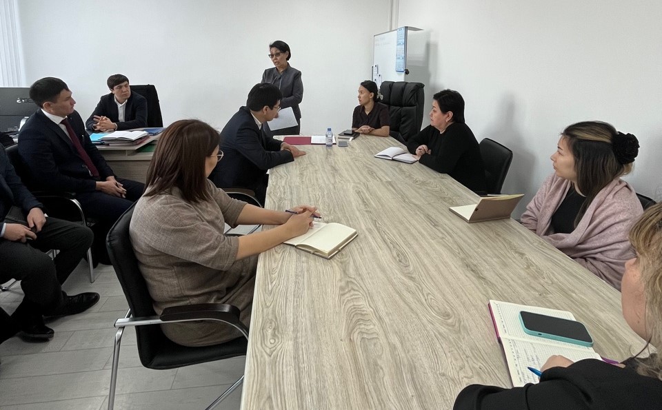 Ақтөбе облысы әкімі аппаратының Әдеп жөніндегі уәкілі Р.Омарованың төрағалығымен басқарма қызметкерлеріне мемлекеттік қызметтегі әдеп нормаларын сақтау тақырыбы аясында жиналыс өткізілді.