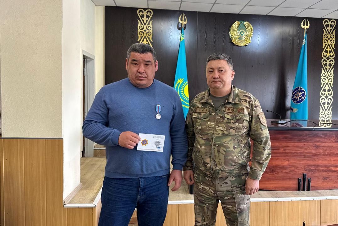 ШҚО-да балаларды өрттен құтқарған мұғалім марапатталды