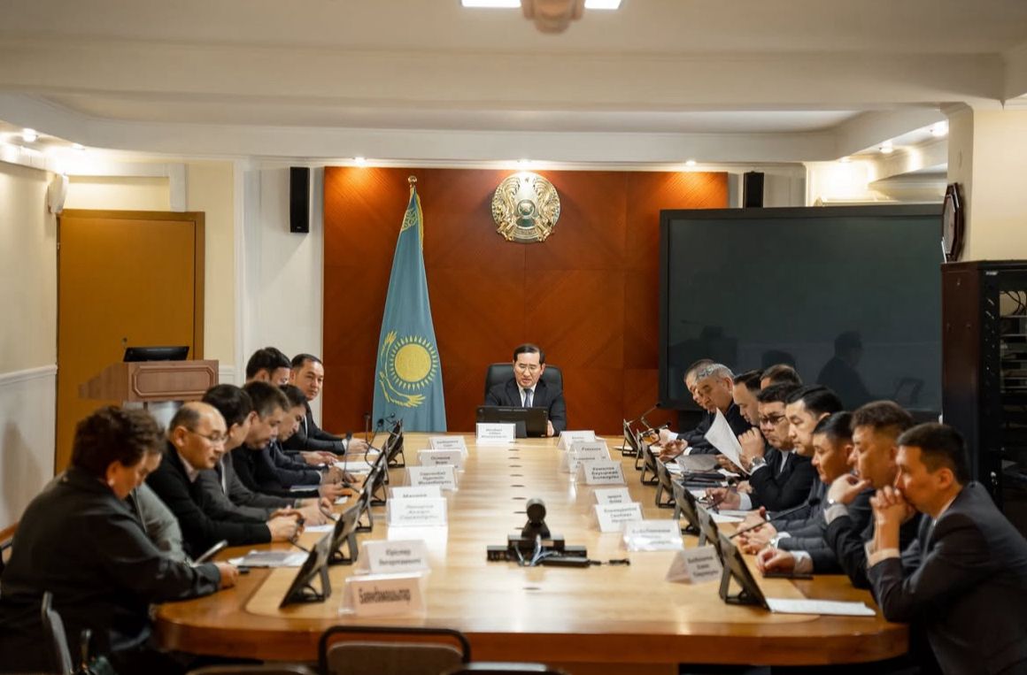 Әлеуметтік әріптестік пен әлеуметтік және еңбек қатынастарын реттеу жөніндегі өңірлік үшжақты комиссия отырысы өтті.