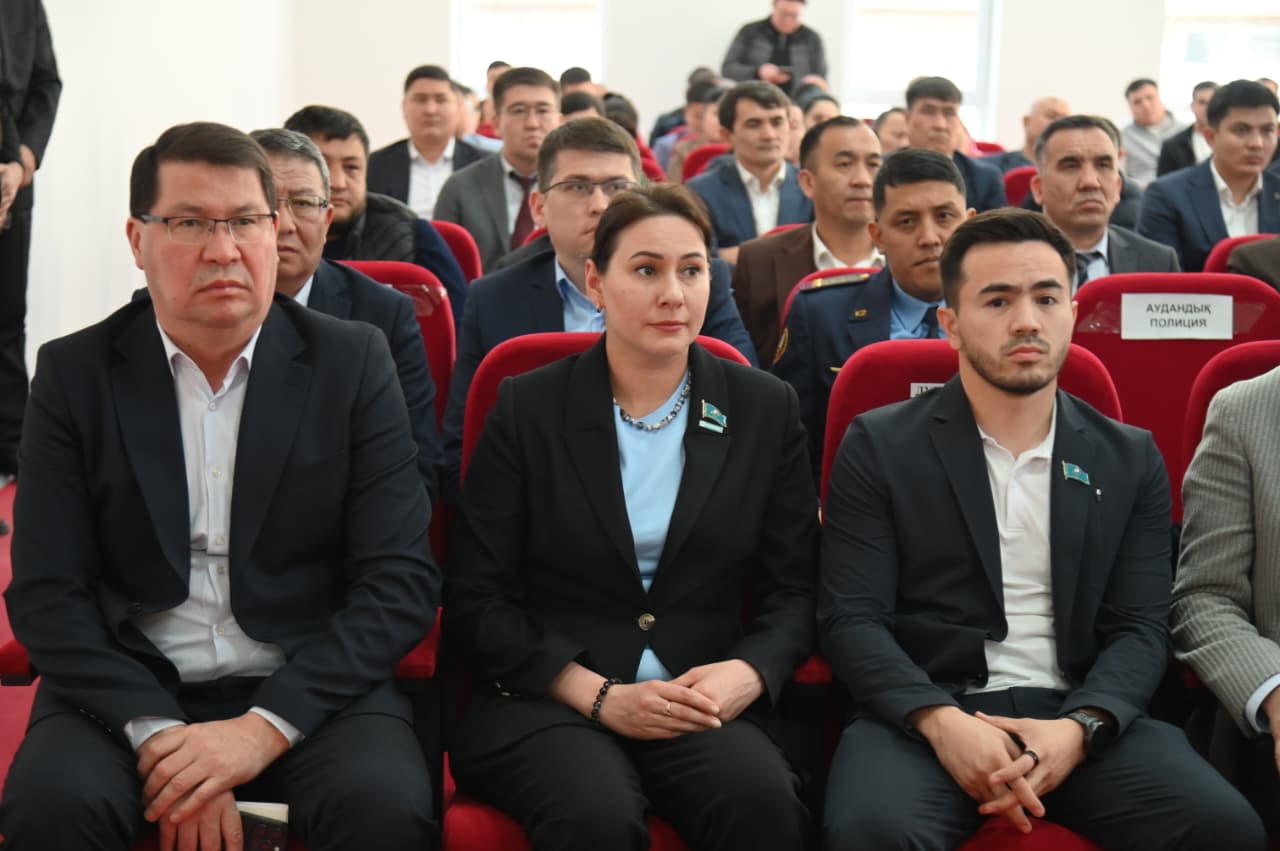 БАЗАРҚАҚПА ТҰРҒЫН АЛАБЫНДА ЕСЕПТІК КЕЗДЕСУ ӨТТІ