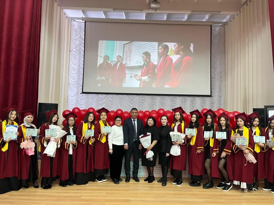 Жұмысшы мамандықтарын меңгерген мектеп оқушыларының тағы бір легі дипломдарын алды