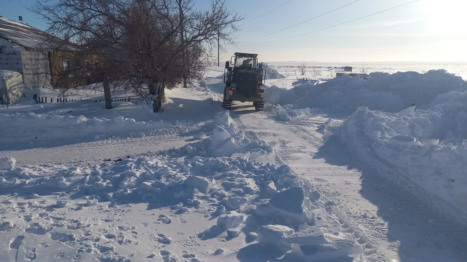 14. 02.2026 жылы Жолымбет кентінде қардан тазарту жұмыстары жүргізілді