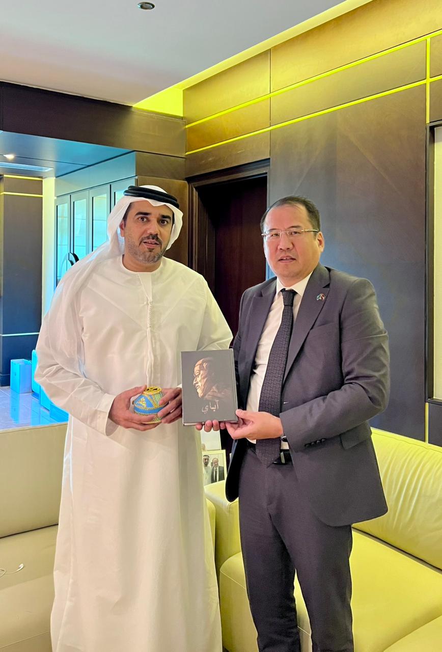 ҚР Дубай және Солтүстік Әмірліктердегі Бас консулы Алмаз Тасболат Біріккен Араб Әмірліктері Сыртқы істер министрлігінің Дубайдағы кеңсесі директорының орынбасары Рашид Абдулла Аль Касирмен кездесті.