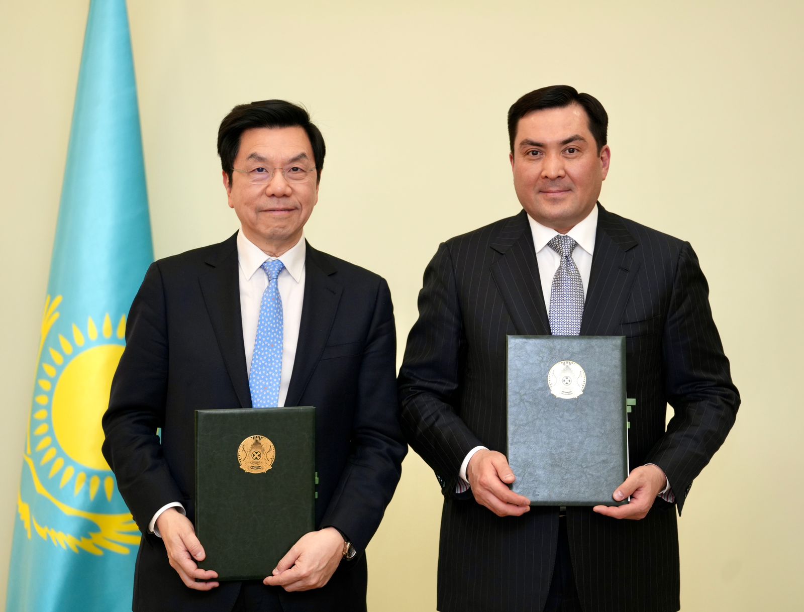 Энергетика министрлігі мен халықаралық сарапшы Ли Кай-Фу ЖИ саласындағы ынтымақтастық туралы келісті