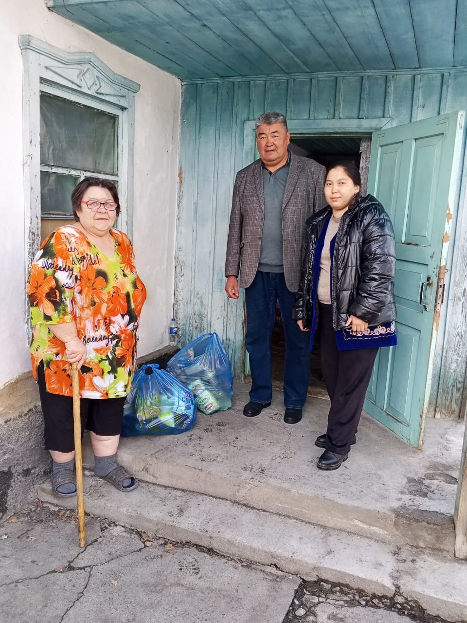 Алмалы ауылдық округі әкімінің аппараты мемлекеттік мекемесінің ұжымы Қайырымдылық күніне орай іс-шара ұйымдастырды.