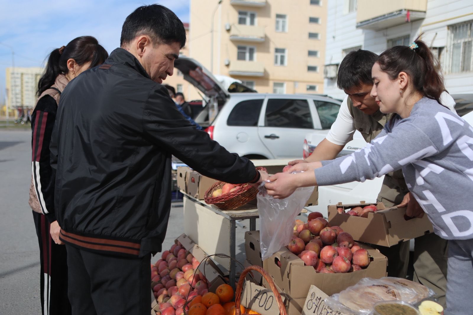ТҮРКІСТАН ҚАЛАСЫНДА АЗЫҚ-ТҮЛІК ЖӘРМЕҢКЕСІ ӨТТІ
