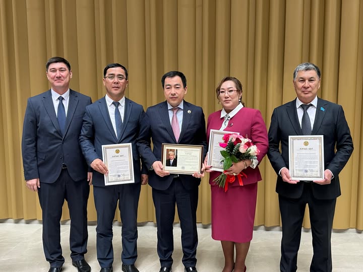 Облыс әкімі мемлекет басшысының алғысымен марапаттады