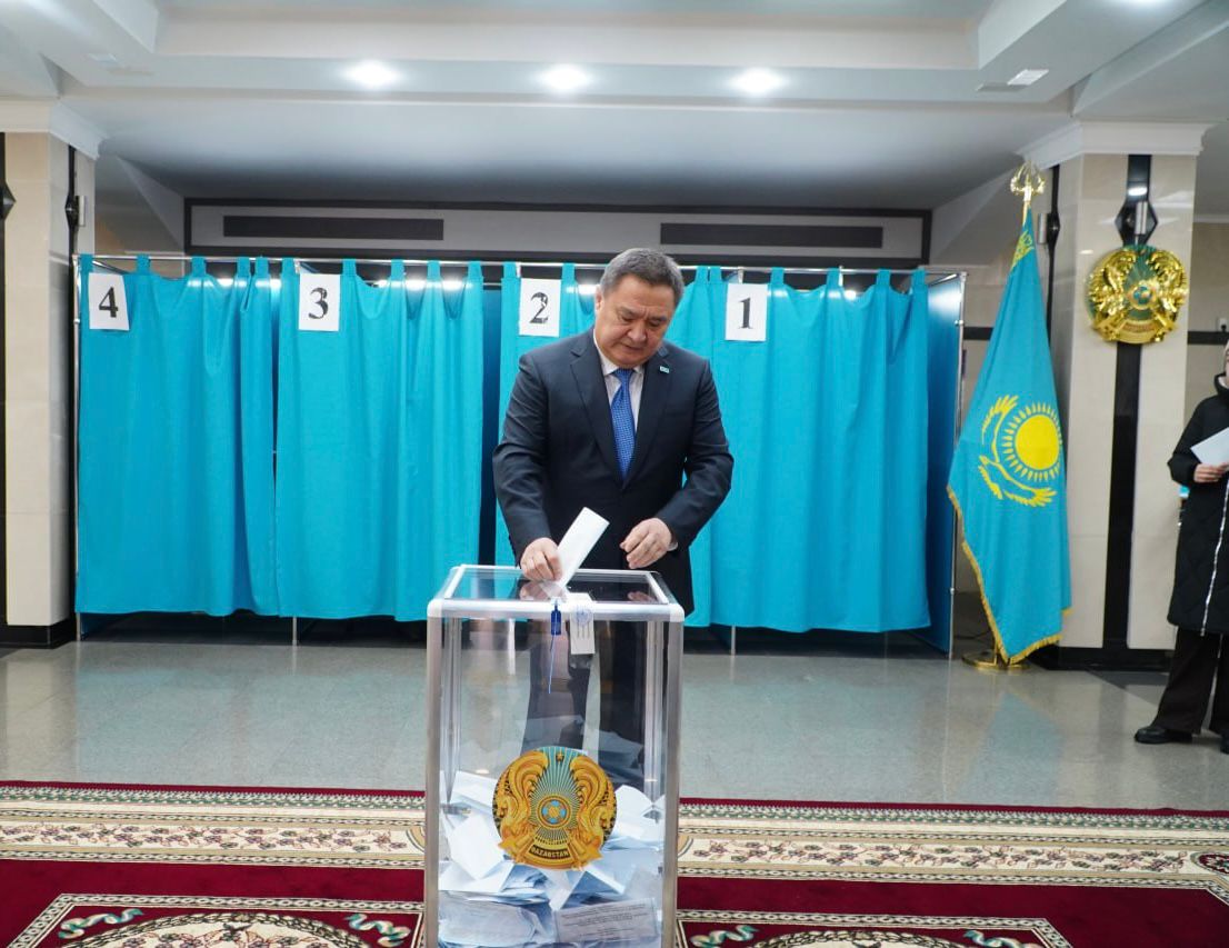 Ақмола облысының әкімі Марат Ахметжанов республикалық референдумға қатысты