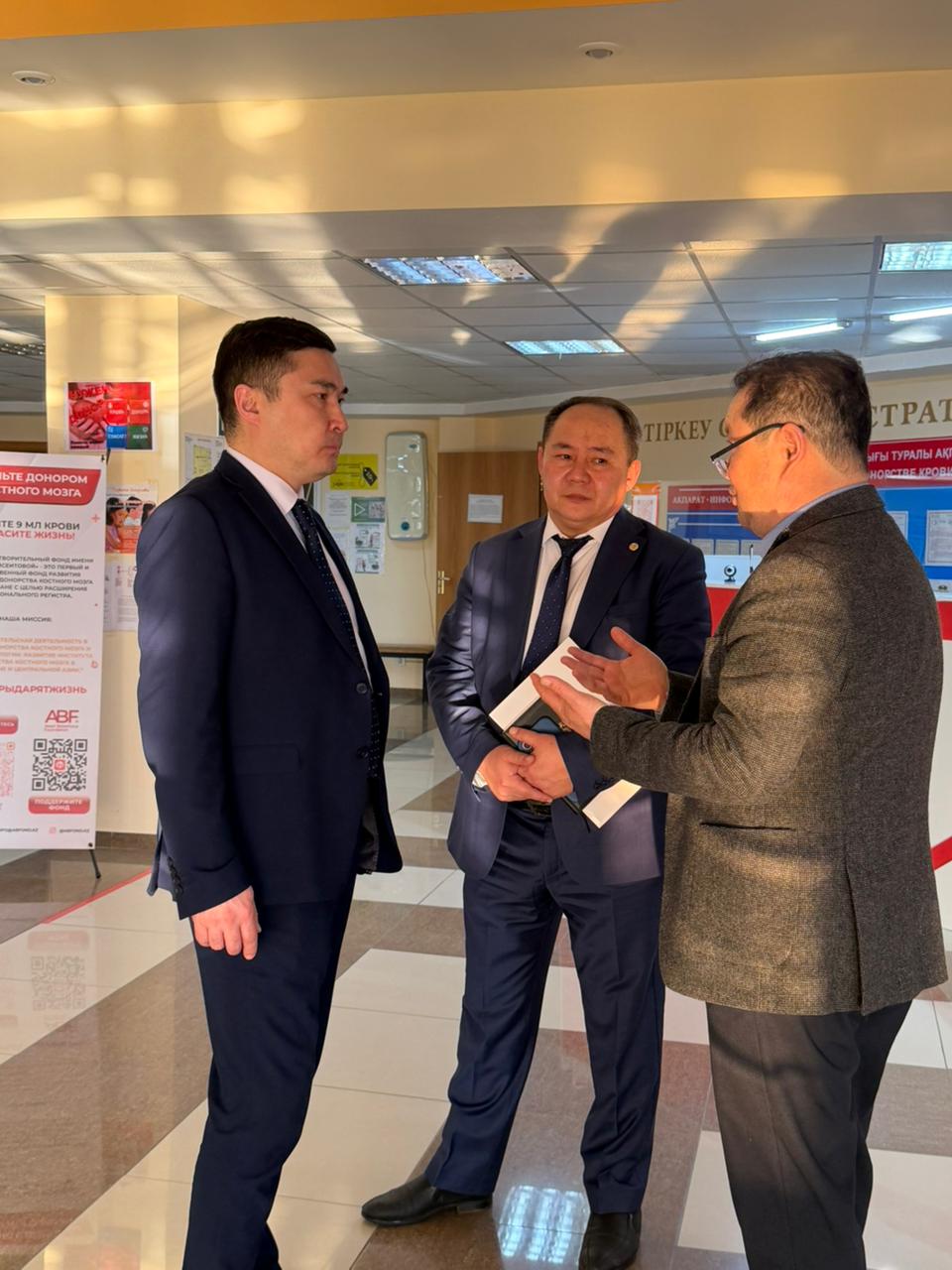 Денсаулық сақтау басқармасының басшысы Нариман Ермек облыстық қан орталығына жұмыс сапарымен барды.