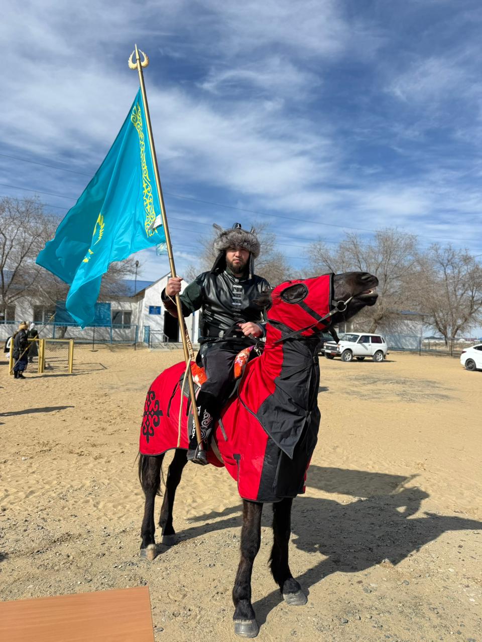 Наурыз мерекесінің онкүндігі аясында “Ұлттық киім күніне” орай Майкөмген ауылдық округінде тұрғындардың қатысуымен ұлттық киімдер шеруі өтті.
