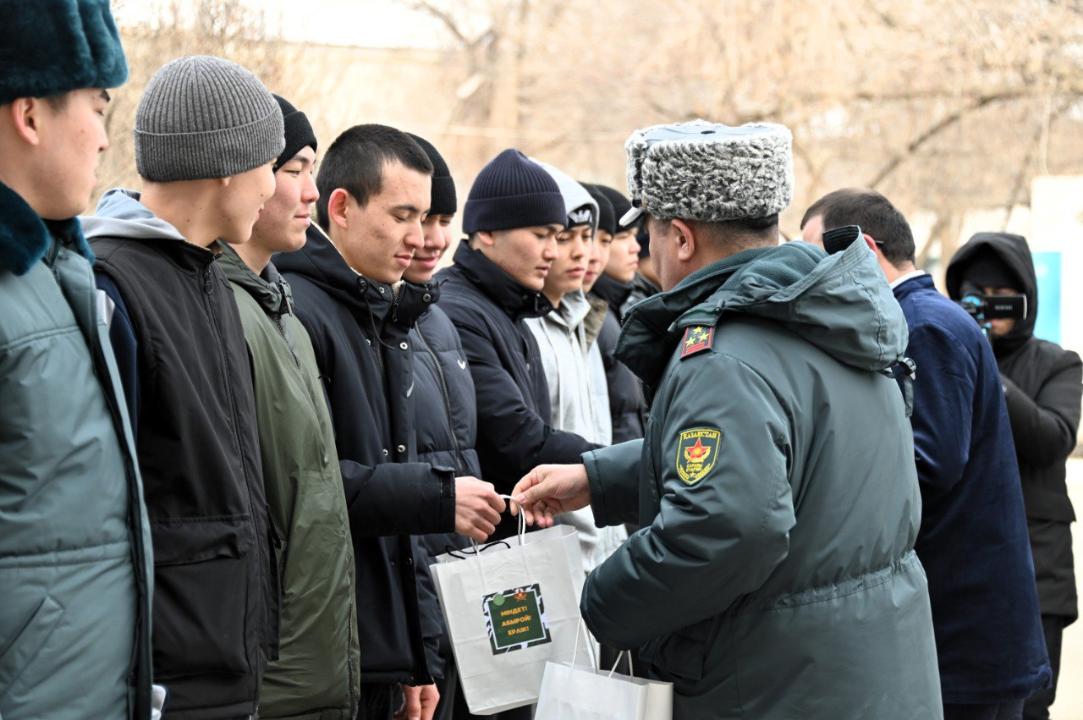 Көктемгі әскерге шақыру науқаны: 68 ақтөбелік сарбаз Отан алдындағы борышын өтеуге аттанды
